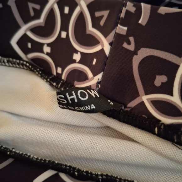 She Show Women's Black and White Floral Women's Skirt With Leggings - Picture 8 of 10